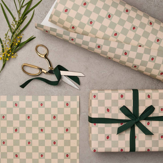 Papel de regalo a cuadros de fresas